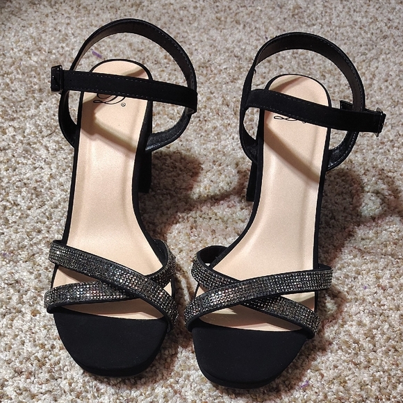 Shoes - Elegant Black Strappy Heels